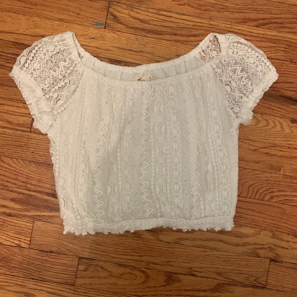 Hollister Tops - cute hollister white patterned topโฃ๏ธ Hollister Tops - cute hollister white patterned topโฃ๏ธ
